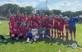 Gruppenfoto mit dem Turniersieger aus Spitzkunnersdorf